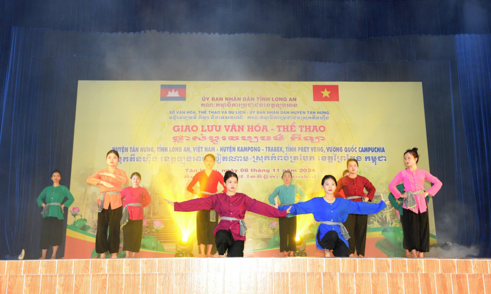 Tân Hưng giao lưu đối ngoại văn hóa, thể thao với huyện KamPong - TraBet