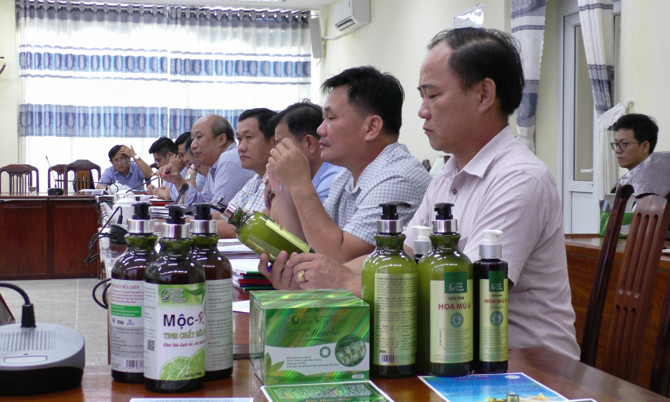 Mộc Hóa đánh giá, xếp hạng sản phẩm OCOP lần 2 năm 2024