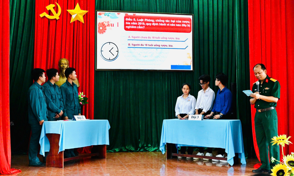 Ban CHQS huyện Bến Lức sinh hoạt Ngày Pháp luật Việt Nam