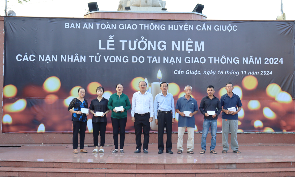 Cần Giuộc tổ chức Lễ tưởng niệm nạn nhân tử vong do tai nạn giao thông