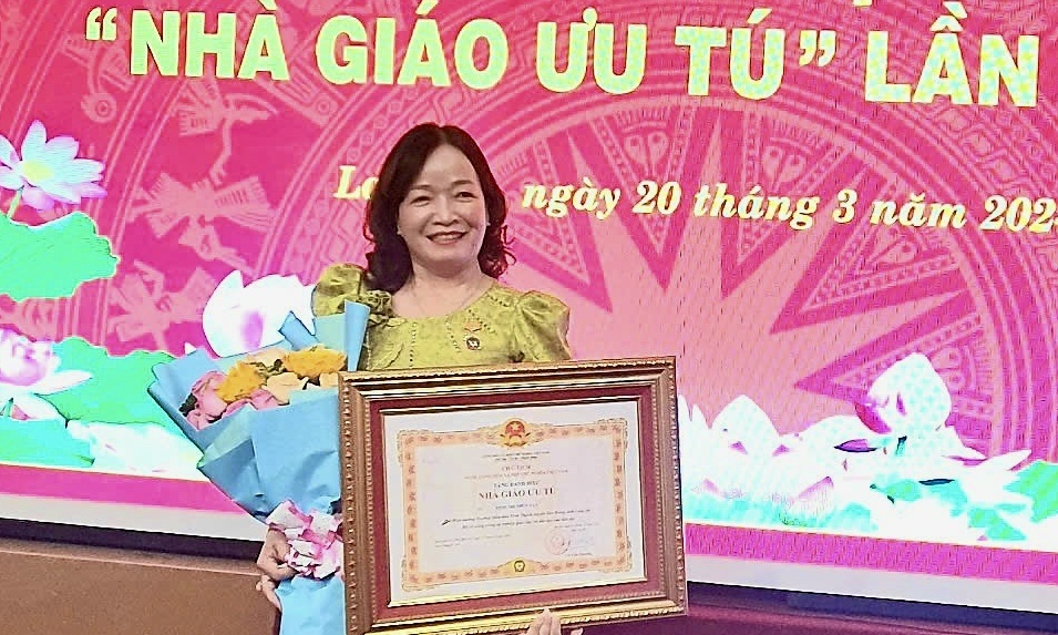 Nhà giáo ưu tú - Hết mình cho sự nghiệp giáo dục 
