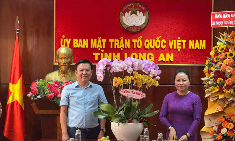 Thường trực Tỉnh ủy Long An thăm, chúc mừng 94 năm Ngày truyền thống MTTQ Việt Nam
