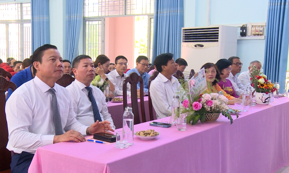 Họp mặt kỷ niệm Ngày Nhà giáo Việt Nam