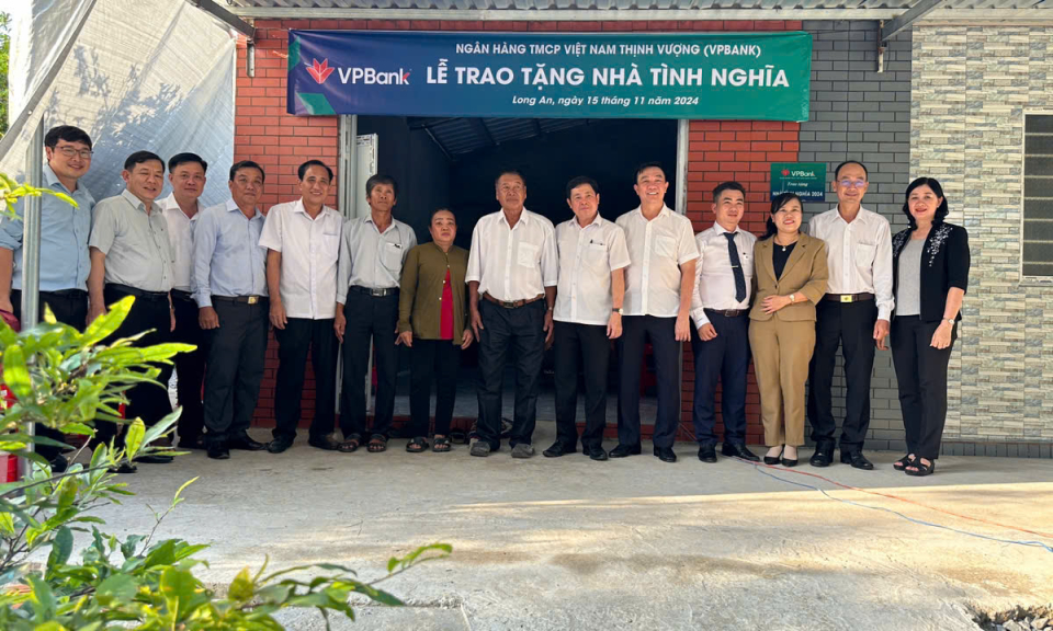 Phó Chủ tịch HĐND tỉnh trao nhà Tình nghĩa tại Tân Thạnh