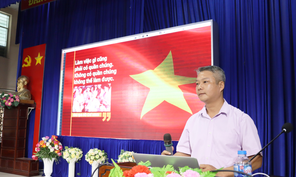 Sở Thông tin và Truyền thông tập huấn chuyển đổi số tại huyện Cần Giuộc
