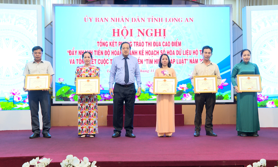 Tổng kết phong trào thi đua cao điểm “Đẩy nhanh tiến độ hoàn thành số hóa dữ liệu hộ tịch”