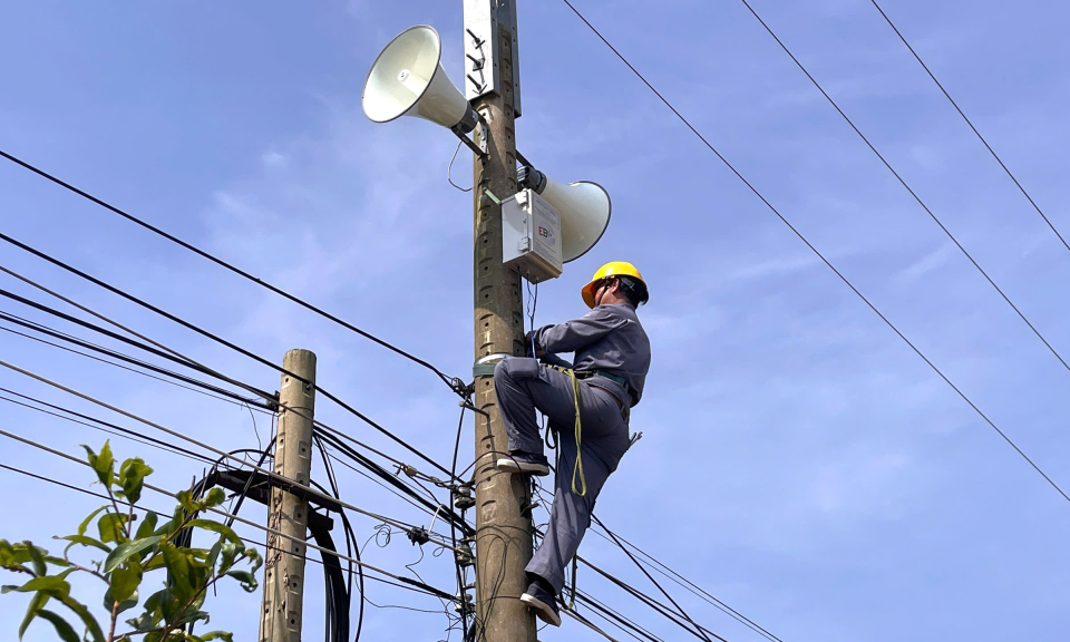 Tân Hưng đầu tư 1,6 tỉ đồng lắp đặt mới công nghệ thông tin truyền thanh các xã