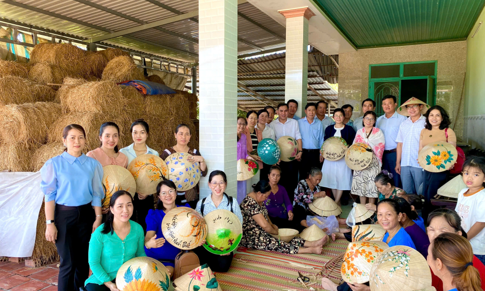 Đức Hòa trao đổi kinh nghiệm với huyện Ninh Phước, tỉnh Ninh Thuận  về chương trình giảm nghèo bền vững