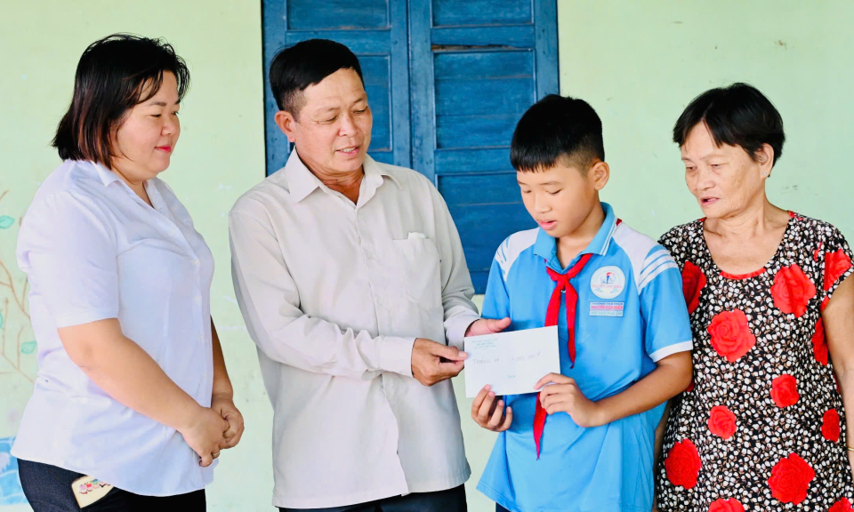 Bến Lức vận động, nâng đỡ hộ khó khăn, trẻ em mồ côi
