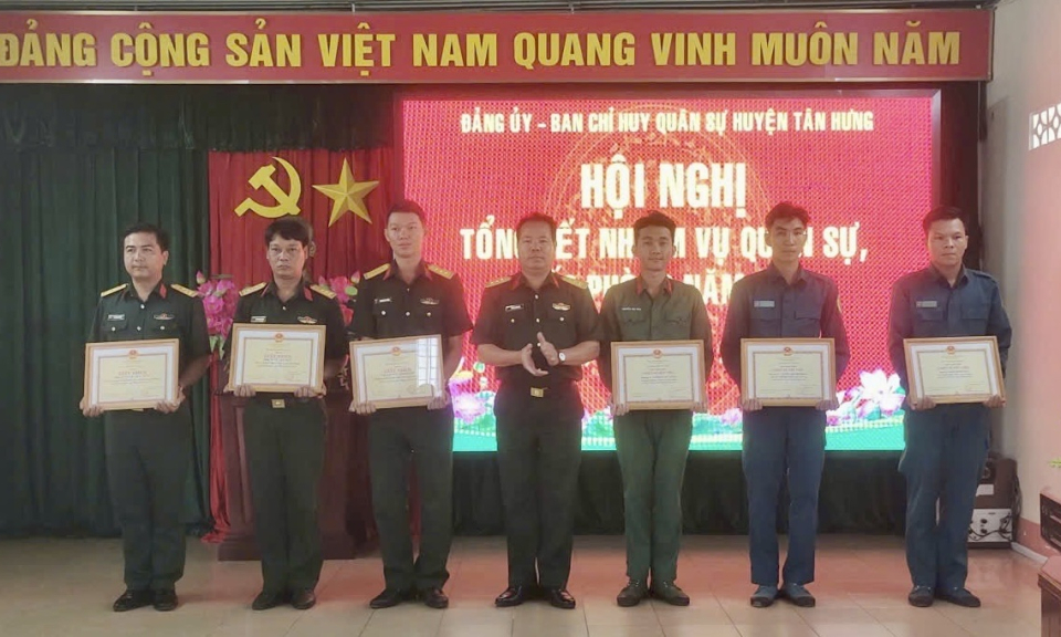 Tân Hưng tổng kết nhiệm vụ quân sự, quốc phòng năm 2024