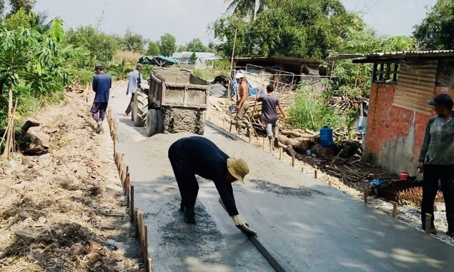 Xã Mỹ Yên, huyện Bến Lức xã hội hóa 500 triệu đồng đổ bê tông tuyến đường liên xóm ấp