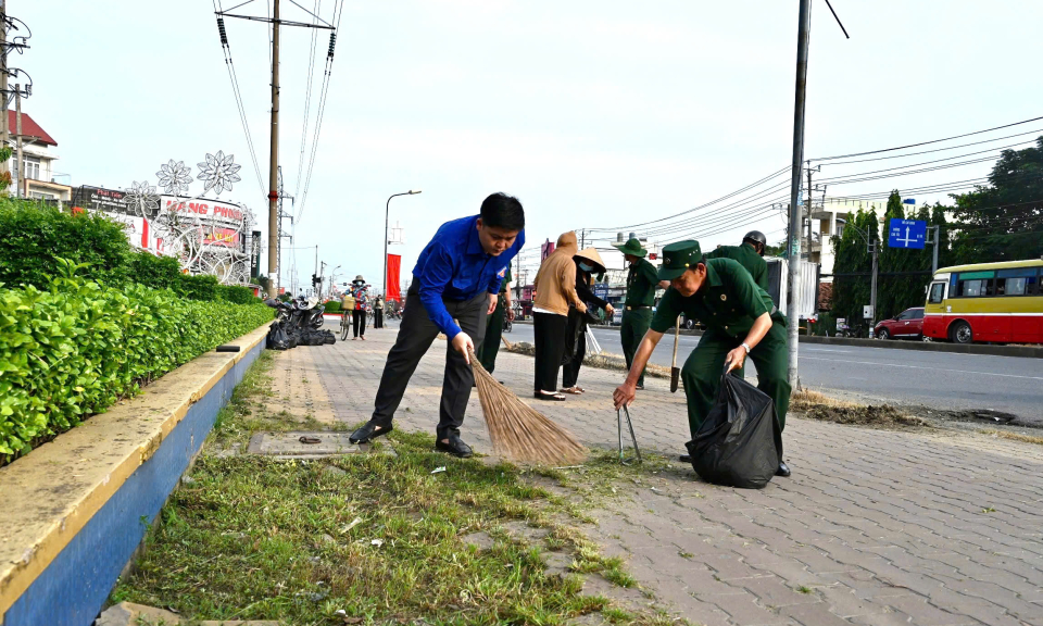 Bến Lức chỉnh trang đô thị, vệ sinh môi trường hưởng ứng Tuần Văn hóa - Thể thao - Du lịch tỉnh