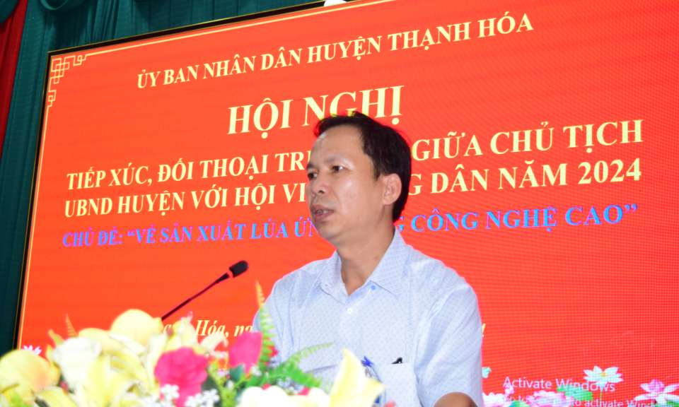 Chủ tịch UBND huyện Thạnh Hóa đối thoại trực tiếp với hội viên nông dân