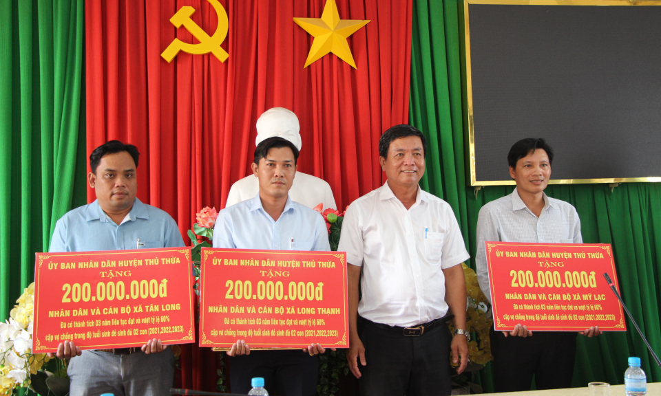 Thủ Thừa tiếp đoàn phúc tra kết qủa phong trào dân số năm 2024