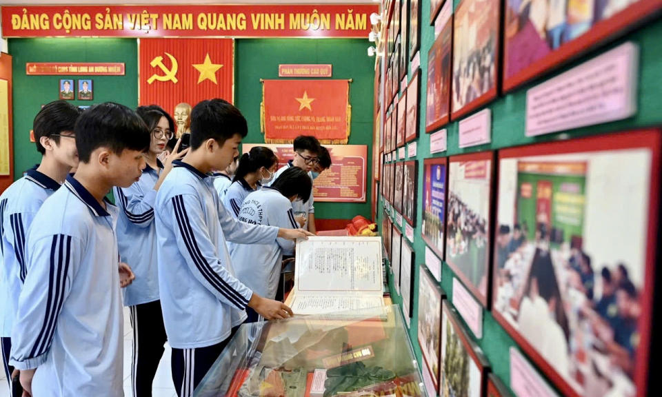 Giáo dục truyền thống Quân đội Nhân dân Việt Nam qua hoạt động trải nghiệm thực tiễn