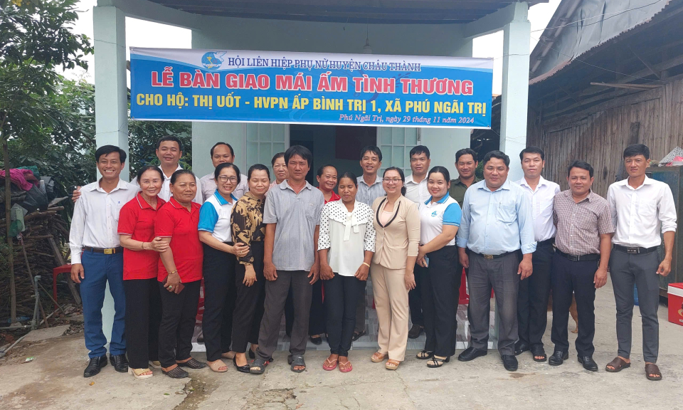 Hội Phụ nữ huyện Châu Thành sửa chữa "Mái ấm tình thương" cho hộ nghèo