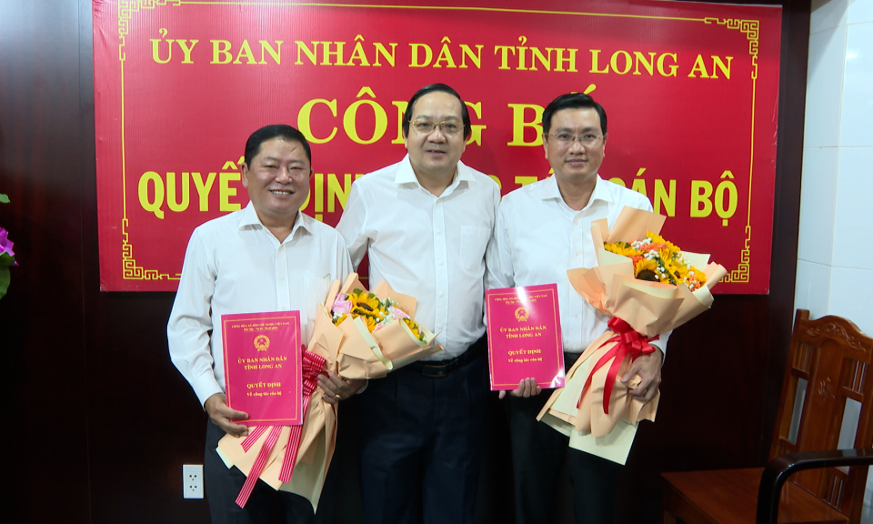 UBND tỉnh công bố các quyết định về công tác cán bộ