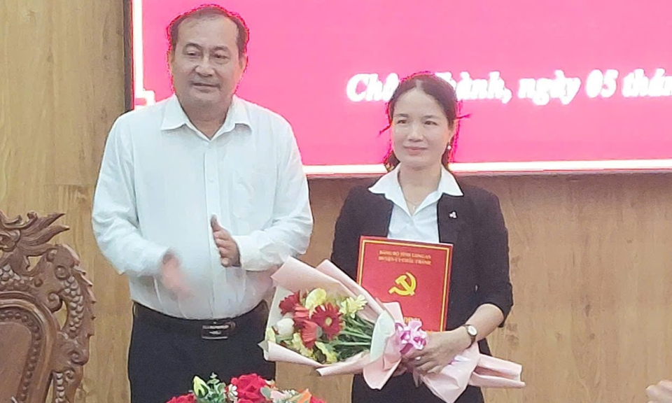 Huyện ủy Châu Thành công bố quyết định về công tác cán bộ