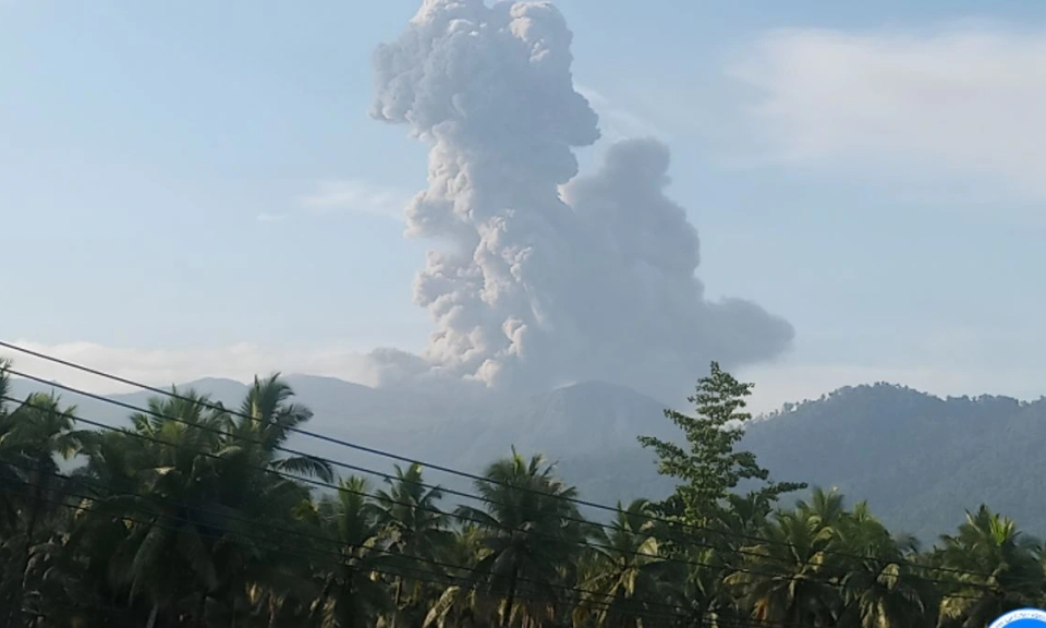Indonesia phát cảnh báo mức cao nhất đối với hoạt động hàng không do núi lửa phun trào
