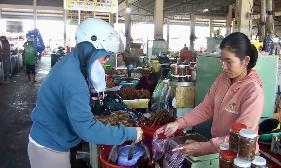 Tân Hưng giám sát tình hình thực hiện Nghị quyết trên lĩnh vực kinh tế - xã hội