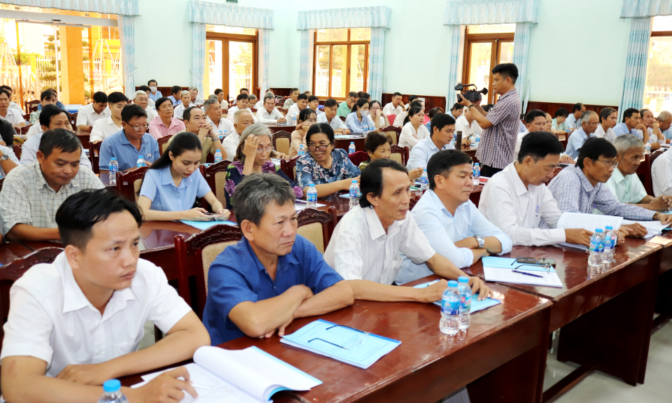 Cần Đước tập huấn nghiệp vụ công tác giảm nghèo cho cán bộ cơ sở  