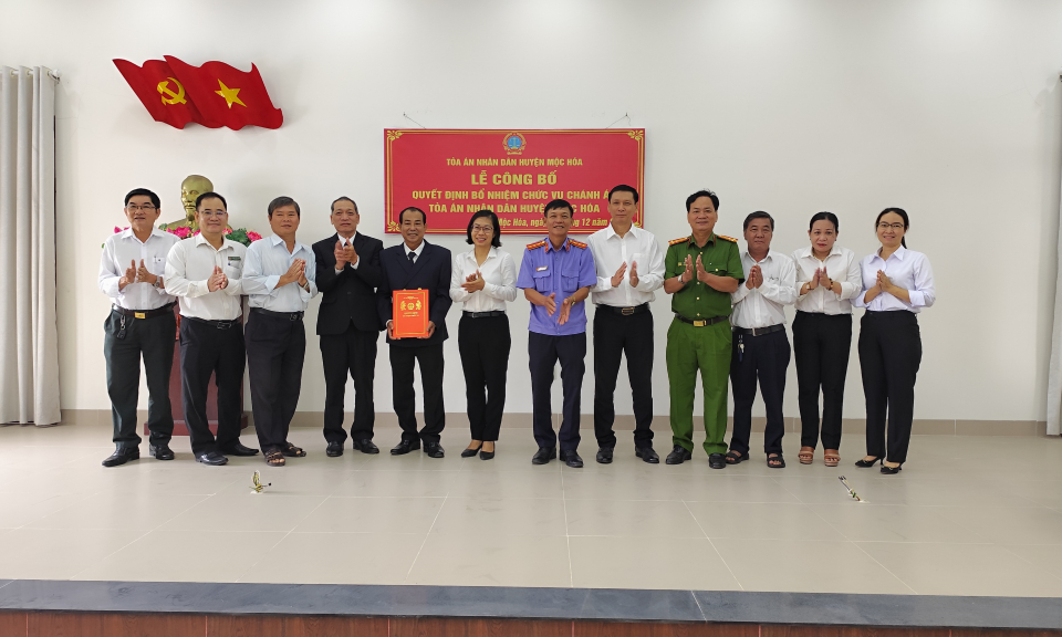 Mộc Hóa bổ nhiệm Chánh án Tòa án Nhân dân huyện