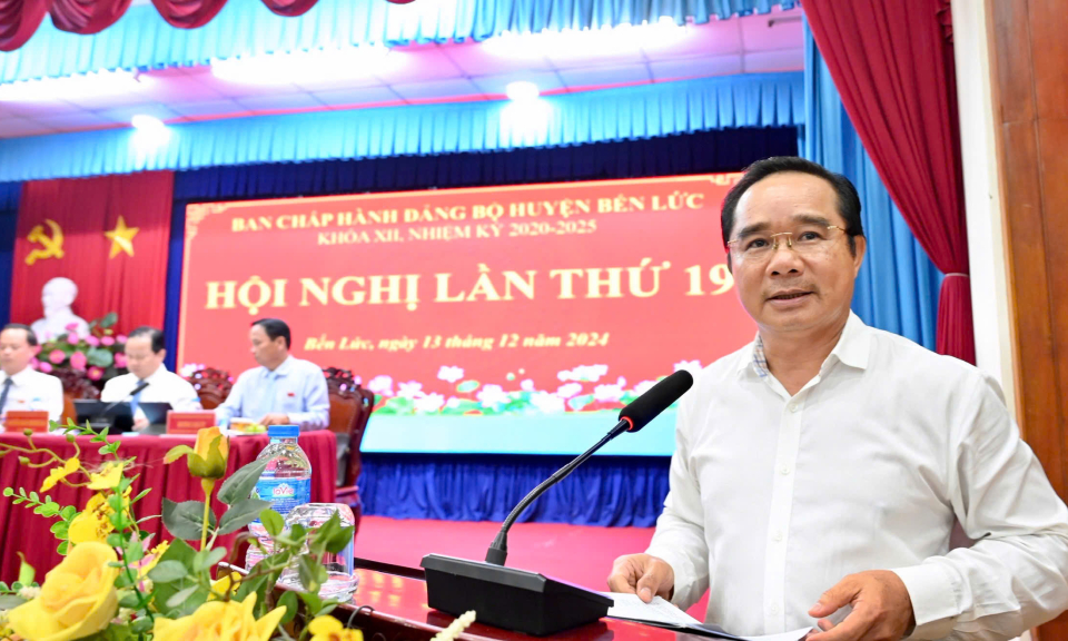 Bí thư Tỉnh ủy chỉ đạo hội nghị Huyện ủy Bến Lức lần thứ 19