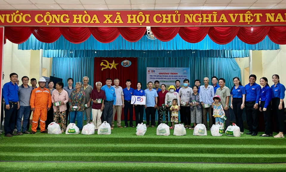Tân Hưng tuyên truyền phòng chống “Giả mạo Điện lực để lừa đảo” và tri ân khách hàng