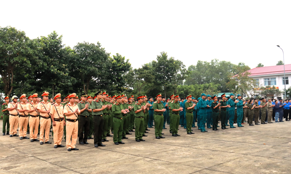 Cần Đước ra quân đảm bảo an ninh trật tự Tết Nguyên đán Ất Tỵ 2025