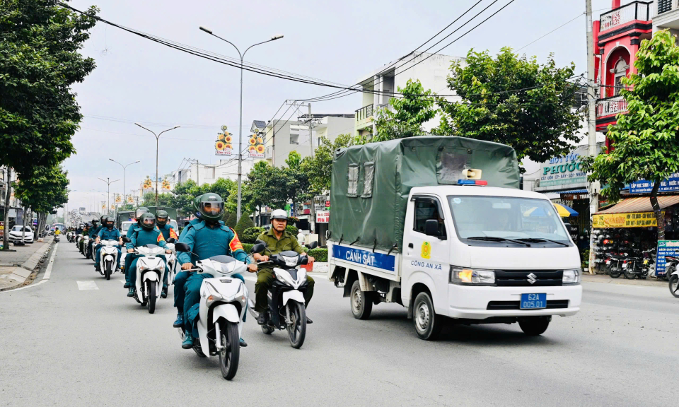 Bến Lức ra quân đảm bảo an ninh, trật tự  bảo vệ Tết Nguyên đán Ất Tỵ 2025