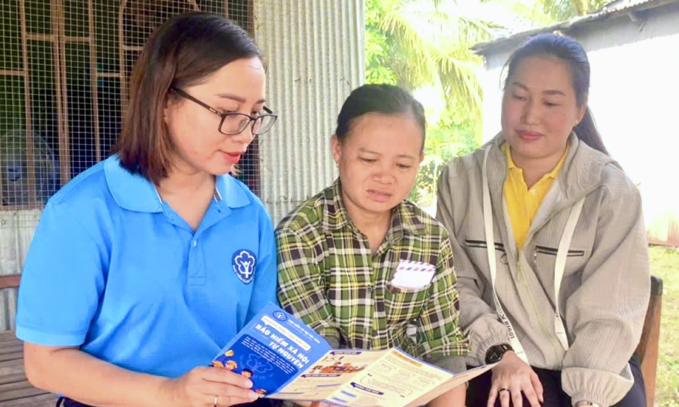Tân Hưng hoàn thành vượt chỉ tiêu phát triển đối tượng tham gia bảo hiểm y tế 