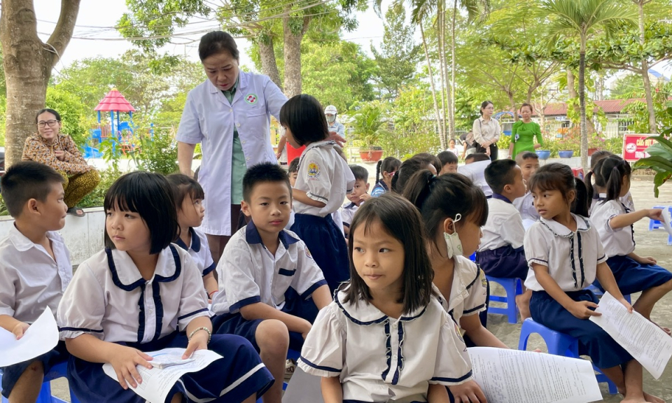 Tân Hưng tiêm bổ sung vắc xin Uốn ván - Bạch hầu giảm liều cho trẻ năm 2024