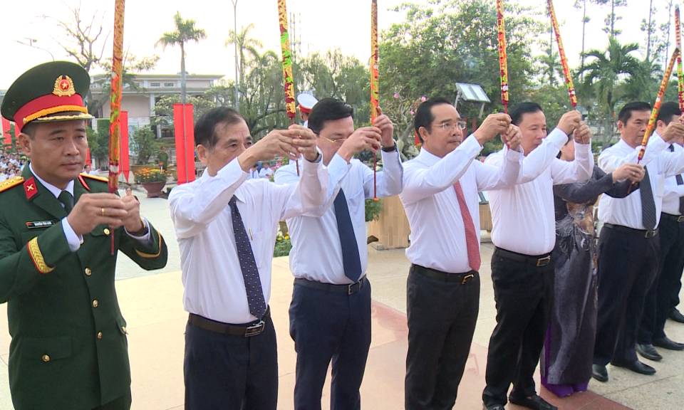 Lãnh đạo tỉnh Long An viếng Nghĩa trang Liệt sĩ tỉnh nhân Ngày thành lập Quân đội Nhân dân Việt Nam