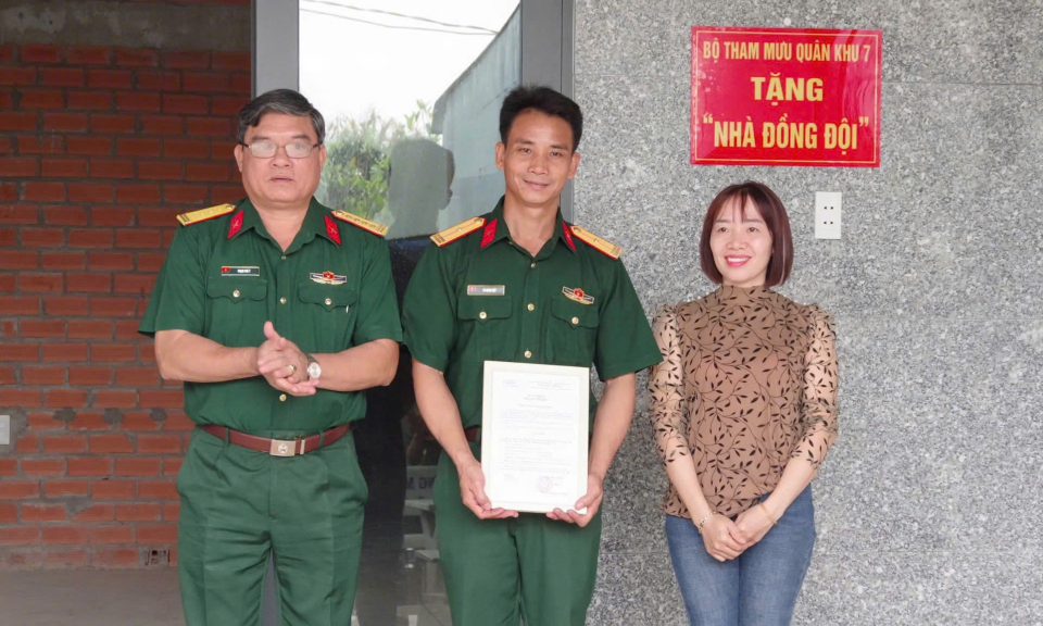 Bộ Tham mưu Quân khu 7 trao nhà Đồng đội