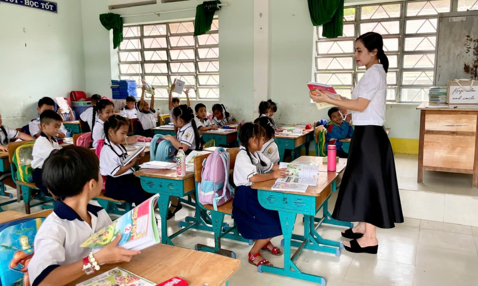 Tân Hưng đạt chuẩn Phổ cập giáo dục, xóa mù chữ năm 2024