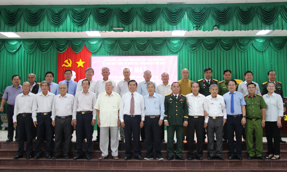 Lãnh đạo huyện Thủ Thừa gặp mặt cán bộ Quân đội nghỉ hưu, nghỉ công tác 