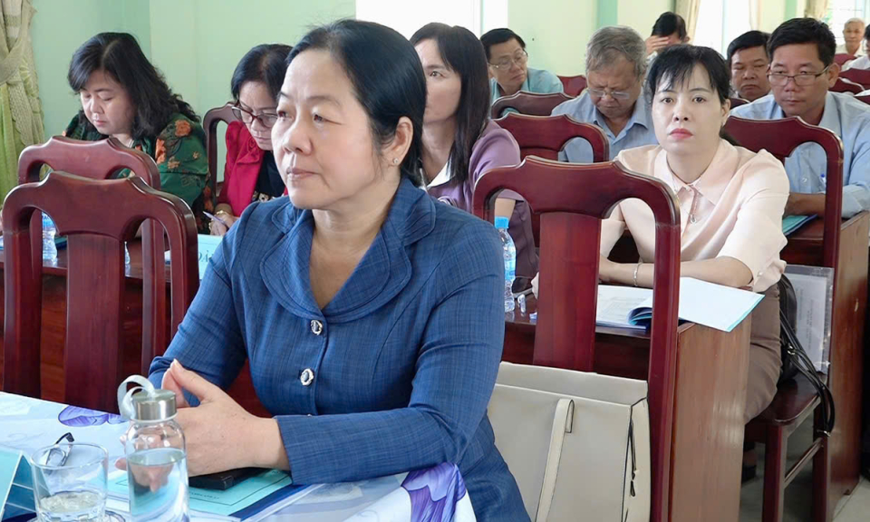 Kiểm tra, công nhận thị xã Kiến Tường đạt chuẩn phổ cập giáo dục và xóa mù chữ 