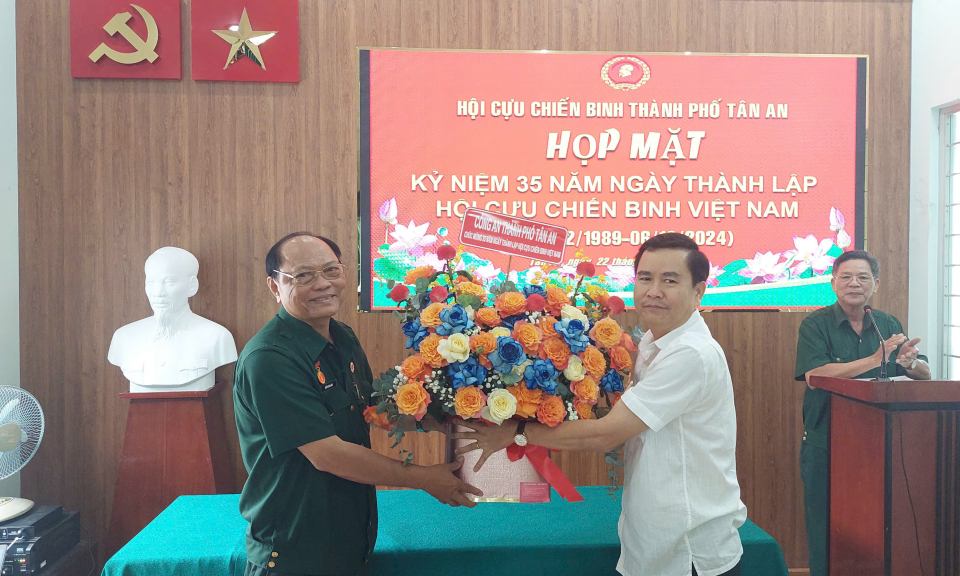 Hội Cựu chiến binh thành phố Tân An họp mặt kỷ niệm 35 năm ngày thành lập  Hội Cựu chiến binh Việt Nam