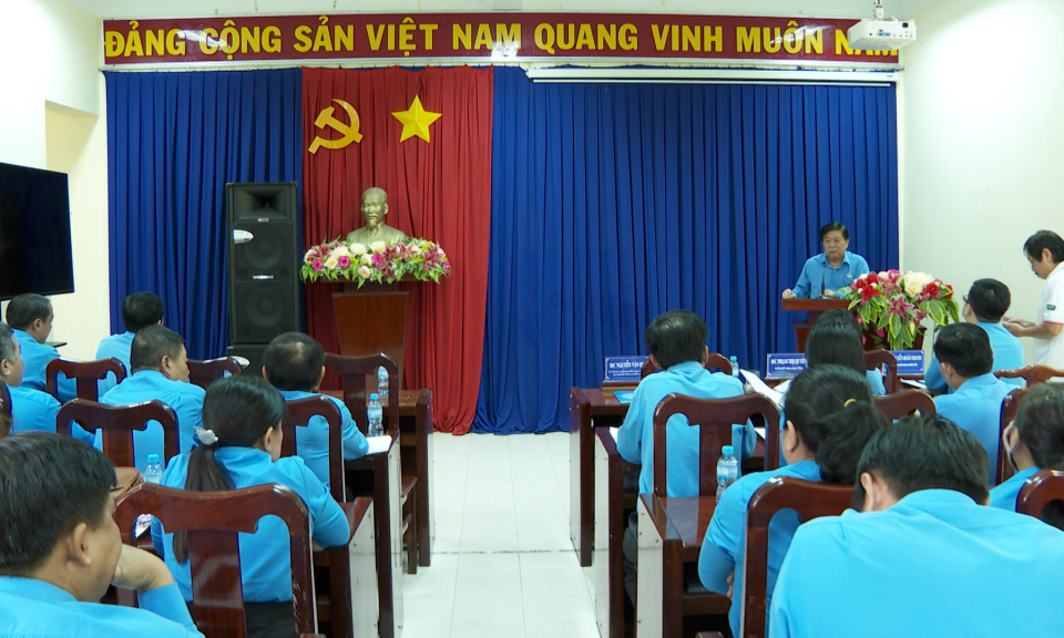 Liên đoàn Lao động tỉnh công bố quyết định bàn giao Công đoàn cơ sở