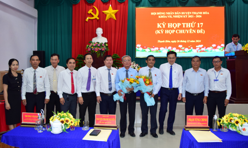 HĐND huyện Thạnh Hóa bầu các chức danh Phó Chủ tịch HĐND và Phó Chủ tịch UBND huyện