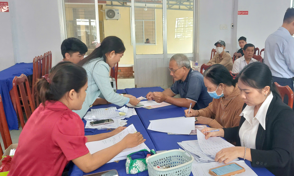 Huyện Châu Thành giải ngân hỗ trợ giải phóng mặt bằng Đợt 1 Dự Án Nâng cấp Lộ T1