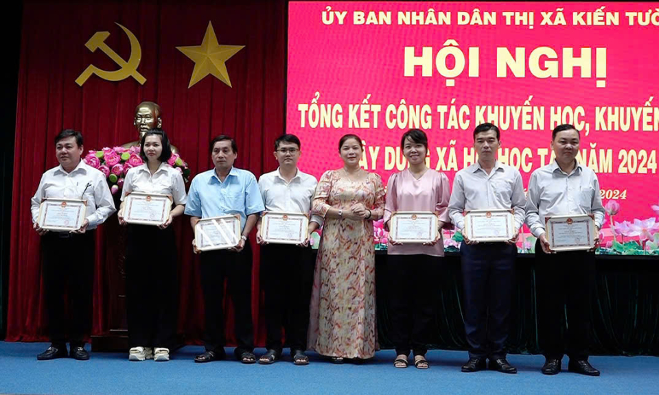 Kiến Tường tổng kết công tác khuyến học, khuyến tài, xây dựng xã hội học tập 