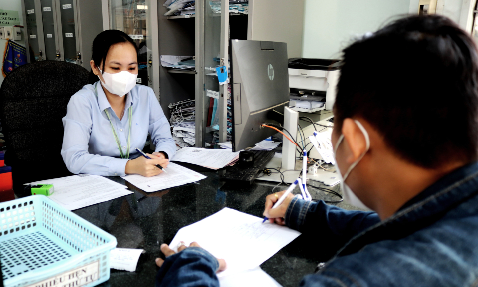 Cán bộ và Nhân dân Cần Đước phấn khởi bước vào ngày làm việc đầu tiên năm 2025