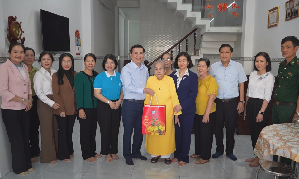 Chủ tịch Hội Liên hiệp Phụ nữ Việt Nam thăm và chúc Tết tại Long An