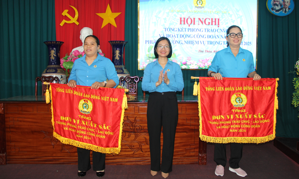 Liên đoàn Lao động huyện Thủ Thừa đứng nhất cụm thi đua số 2