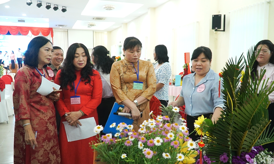 Đài Phát thanh và Truyền hình Long An và Cục Thuế tỉnh đạt giải nhất hội thi “Chưng trái cây và cắm hoa nghệ thuật”