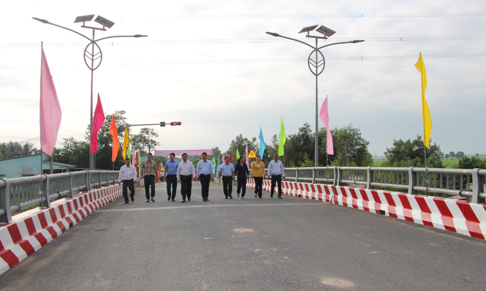 Thủ Thừa khánh thành các công trình trọng điểm