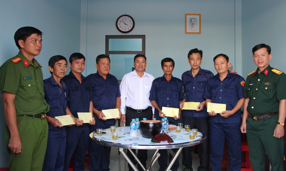  Bí thư Huyện ủy Thủ Thừa thăm, chúc Tết Tổ bảo vệ an ninh trật tự