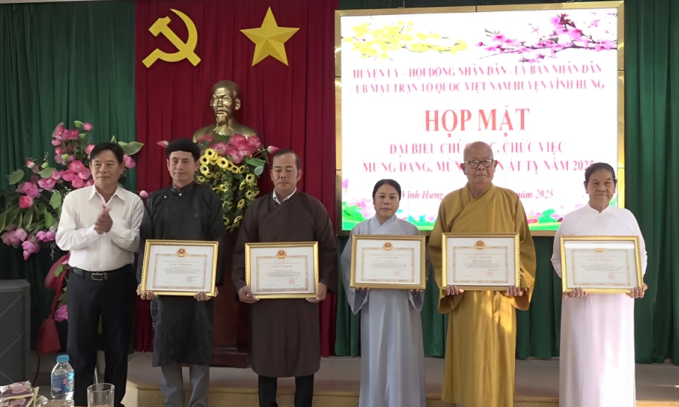 Vĩnh Hưng họp mặt chức sắc các Tôn giáo mừng xuân Ất Tỵ năm 2025