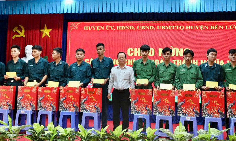Bến Lức đón tiếp 170 quân nhân xuất ngũ trở về địa phương